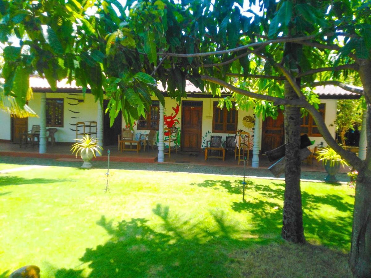 Lobster Inn ตรินโคมาลี ภายนอก รูปภาพ