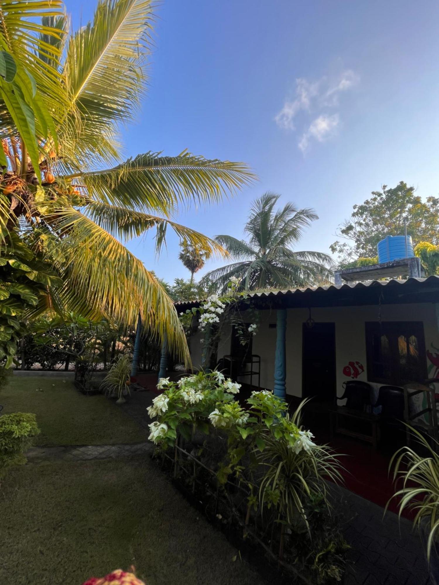 Lobster Inn ตรินโคมาลี ภายนอก รูปภาพ