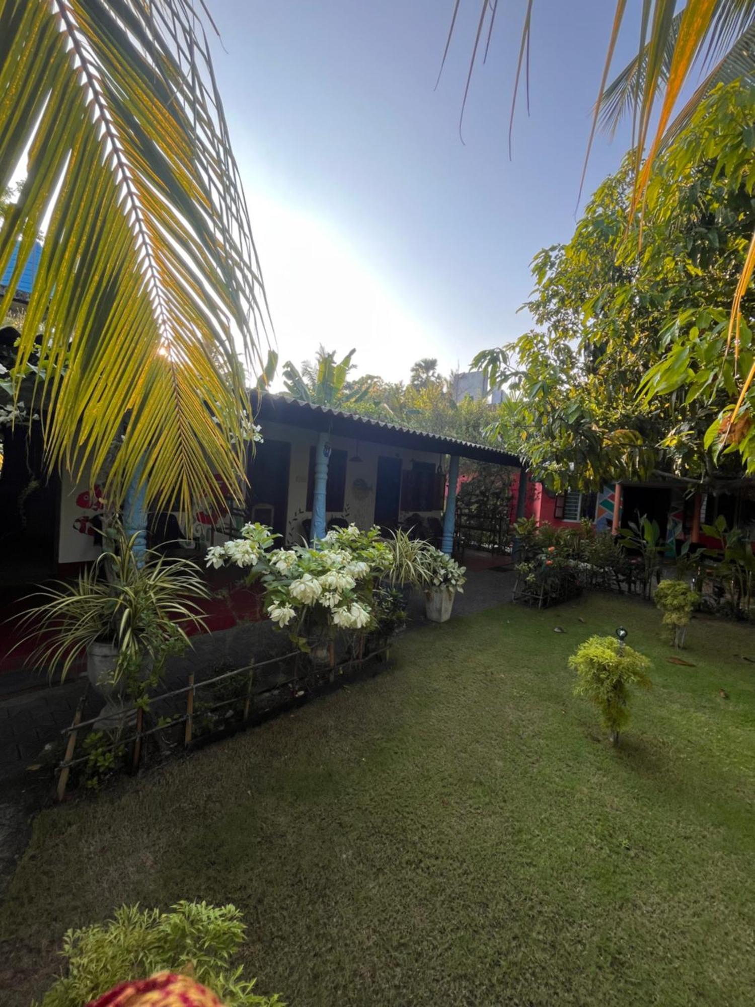 Lobster Inn ตรินโคมาลี ภายนอก รูปภาพ