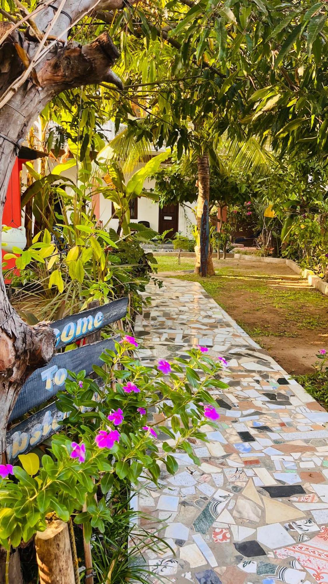 Lobster Inn ตรินโคมาลี ภายนอก รูปภาพ
