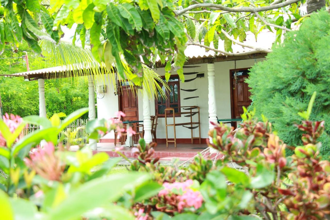 Lobster Inn ตรินโคมาลี ภายนอก รูปภาพ